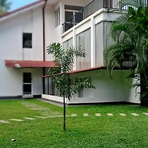 Hotel Urban Breeze, Kundasale